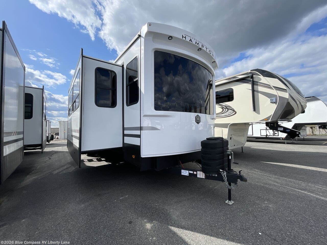 2026 Hampton 372FDB by CrossRoads from Blue Compass RV Liberty Lake in Liberty Lake, Washington