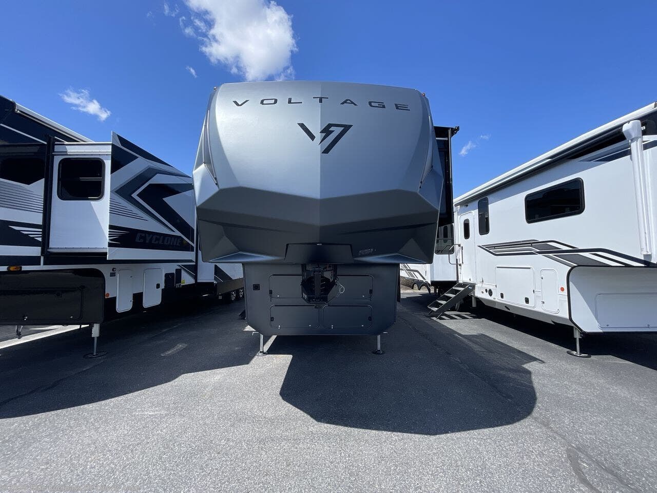 New 2026 Dutchmen Voltage V-Series 3800 available in Liberty Lake, Washington