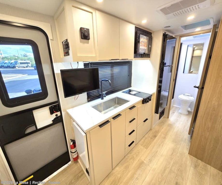 New 2026 Winnebago MICRO MINNIE-TT 2100BH available in Tucson, Arizona