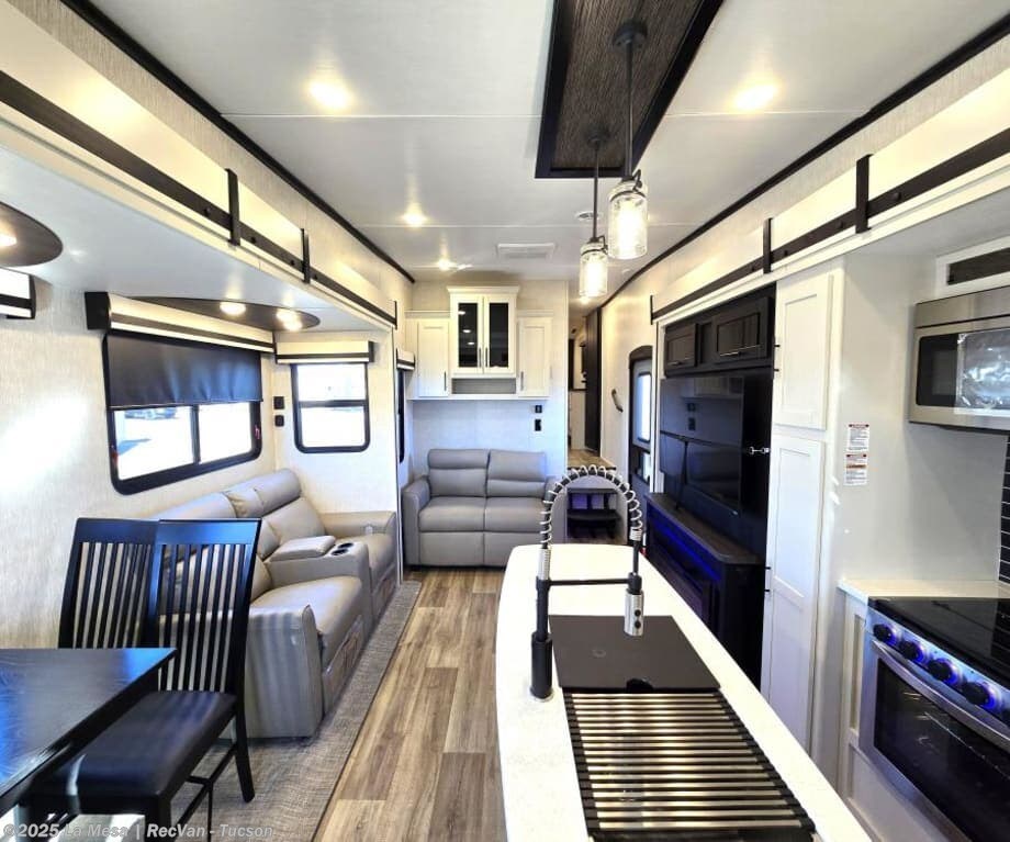 2024 Keystone CRUISER AIRE-TT CR30RD - Used Travel Trailer For Sale by La Mesa | RecVan - Tucson in Tucson, Arizona