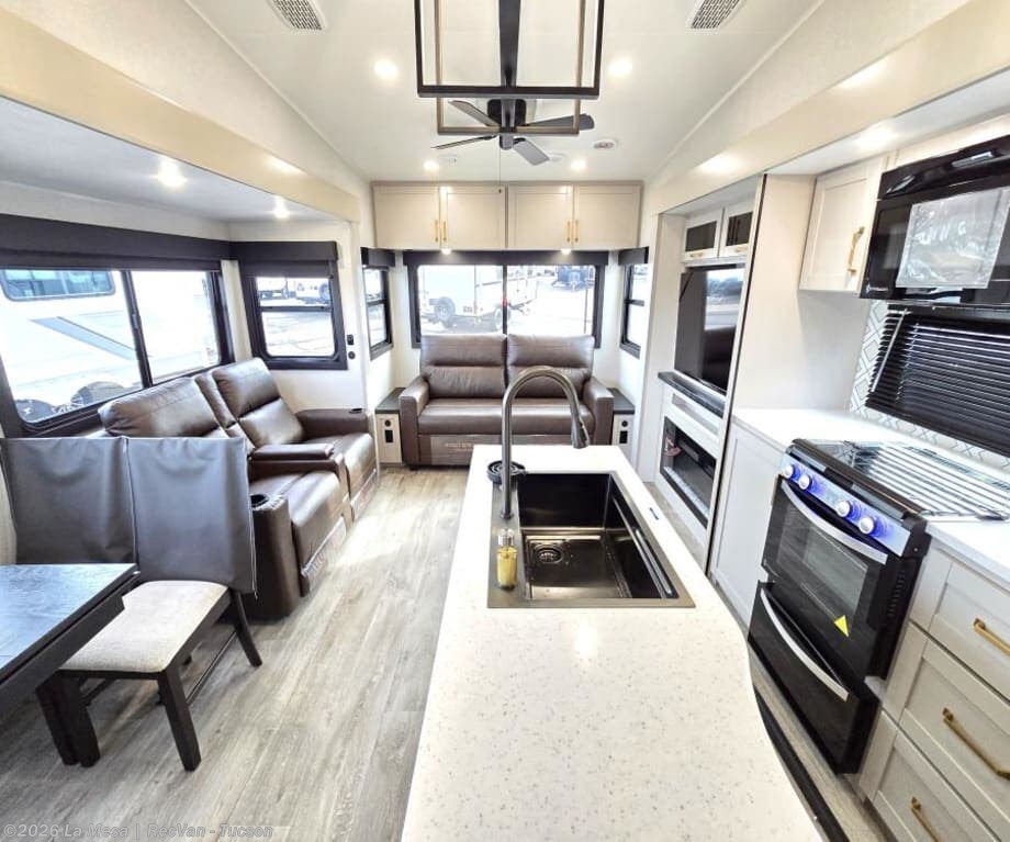 2026 Sundance 35MRBS by Heartland from La Mesa | RecVan - Tucson in Tucson, Arizona