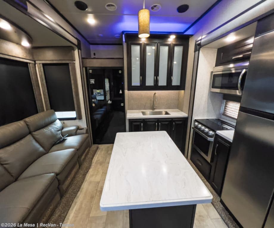 2018 Grand Design Momentum 349M - Used Fifth Wheel For Sale by La Mesa | RecVan - Tucson in Tucson, Arizona