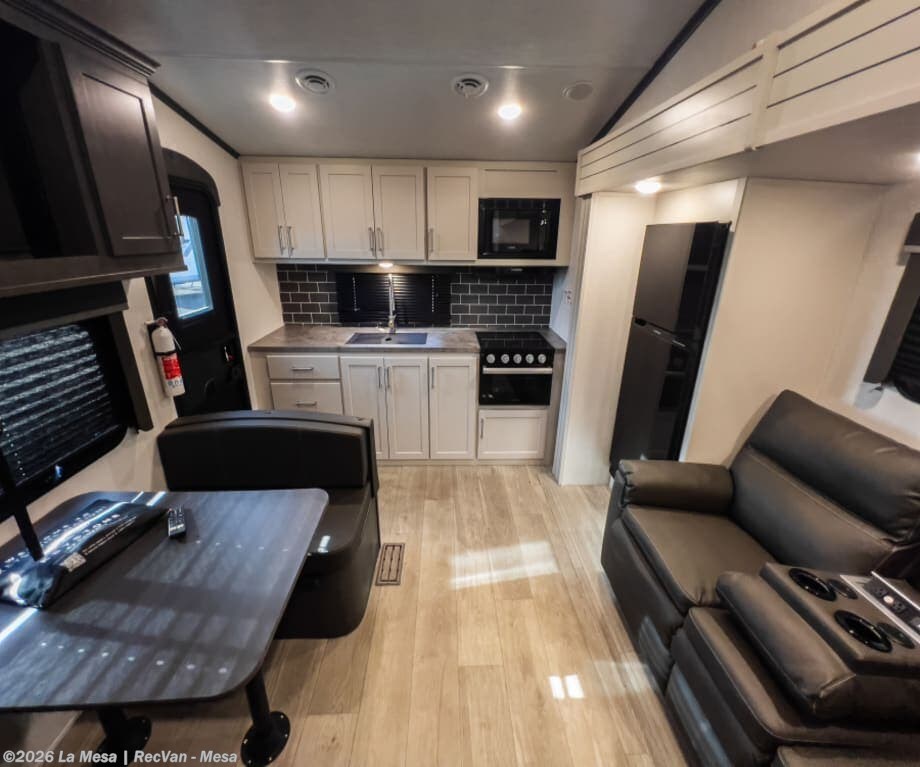 2025 Keystone Cougar 2100RK - Used Fifth Wheel For Sale by La Mesa | RecVan - Mesa in Mesa, Arizona