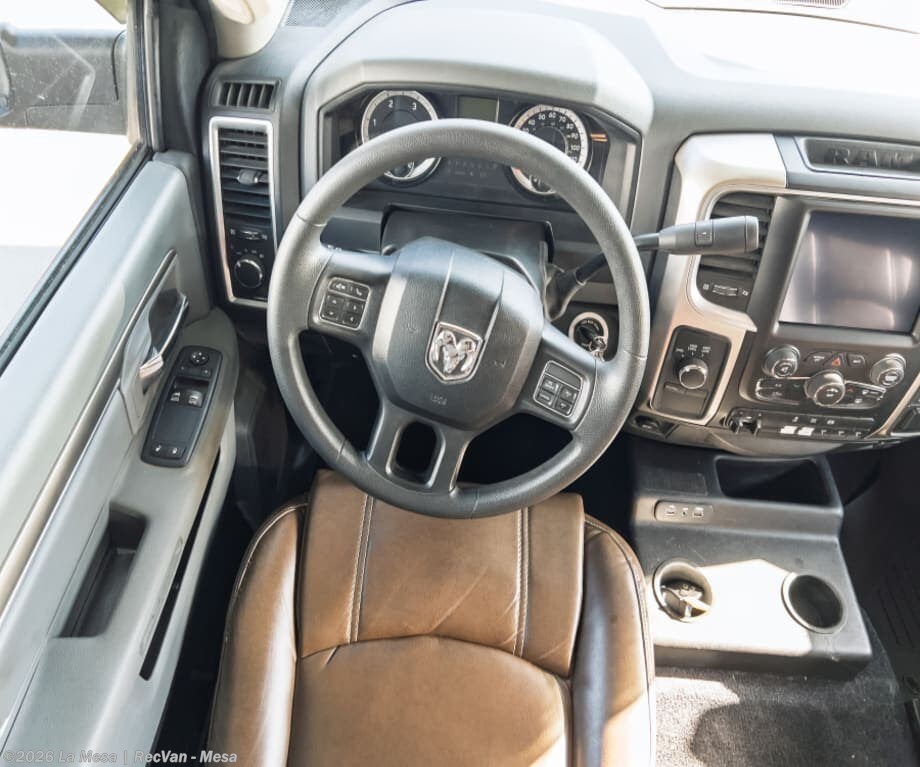 2019 ISATA SERIES 5 30FWD 4X4 by Dynamax Corp from La Mesa | RecVan - Mesa in Mesa, Arizona