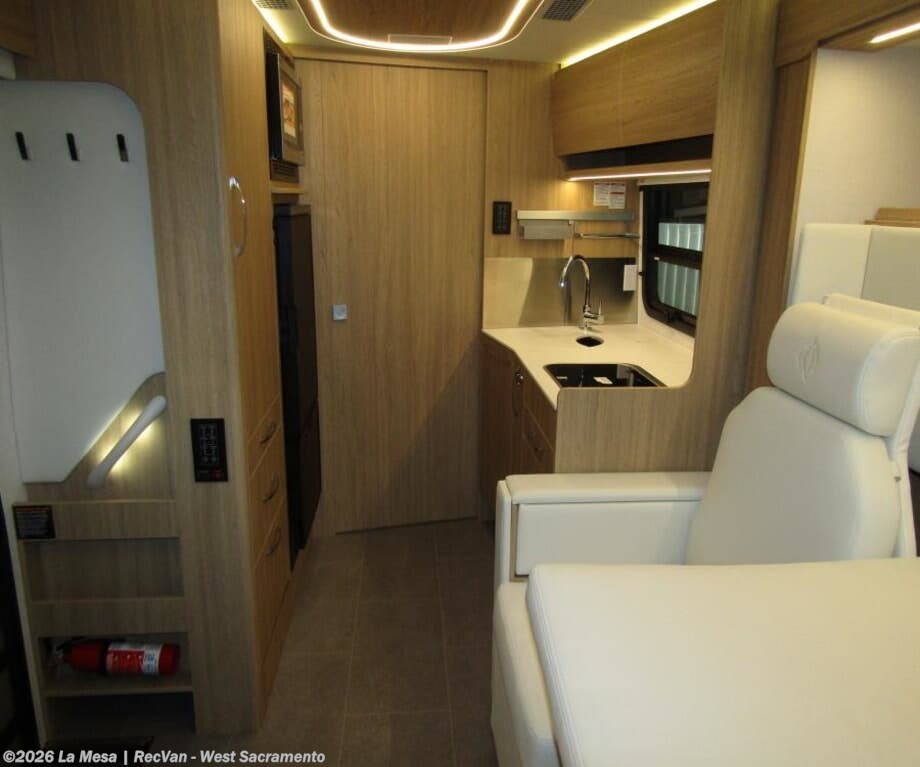 New 2025 Leisure Travel Unity U24MBL available in West Sacramento, California