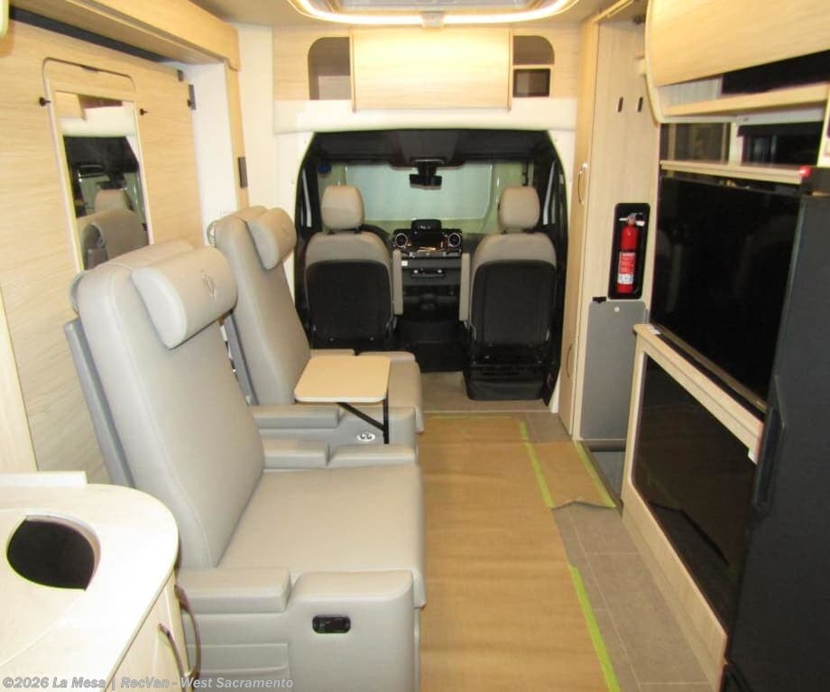New 2025 Leisure Travel Unity U24MB available in West Sacramento, California