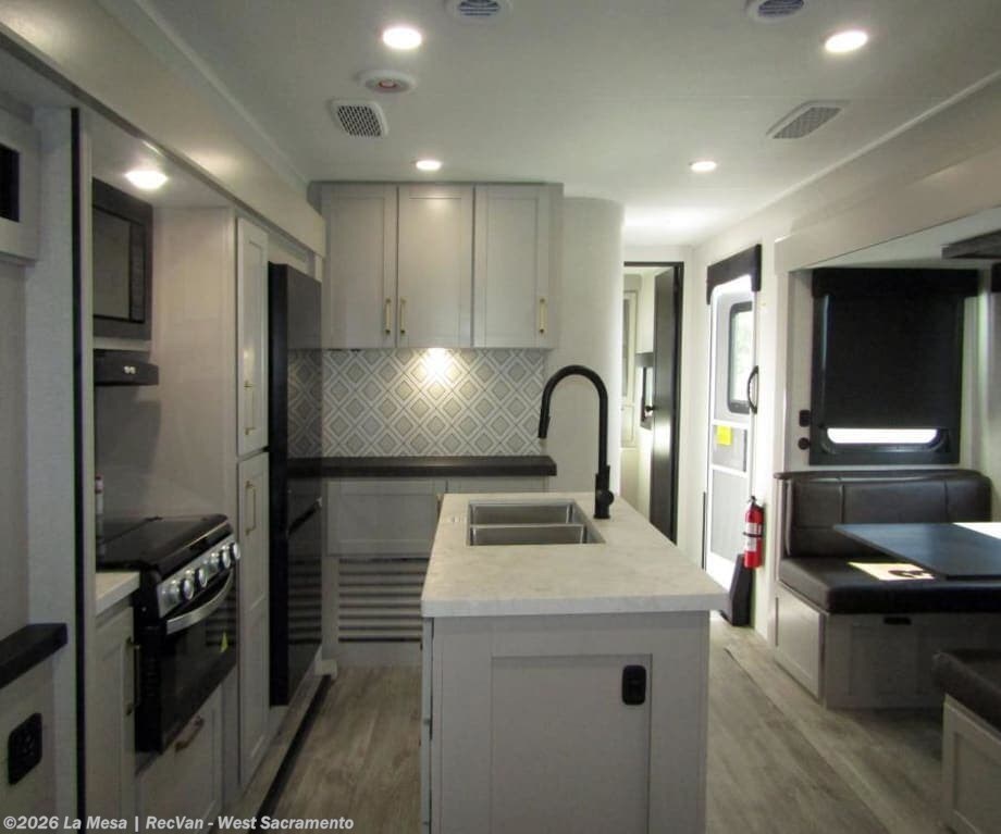 2026 Jayco SUNDANCE XLT TRAILER 31BROK - New Travel Trailer For Sale by La Mesa | RecVan - West Sacramento in West Sacramento, California