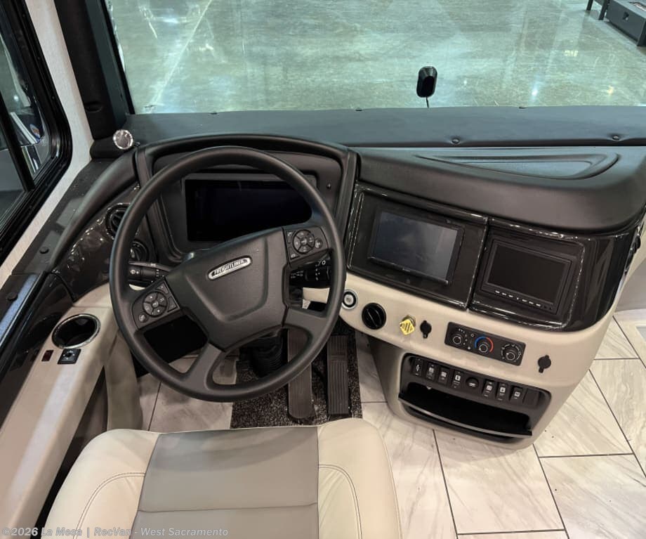 2027 Discovery 38W by Fleetwood from La Mesa | RecVan - West Sacramento in West Sacramento, California