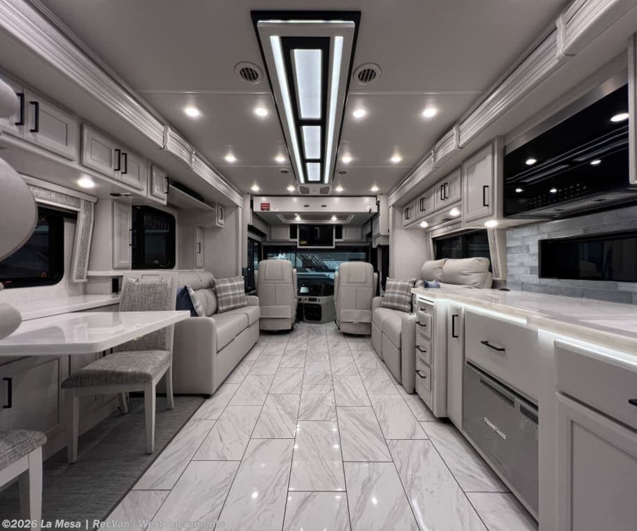 New 2027 Fleetwood Discovery 38W available in West Sacramento, California