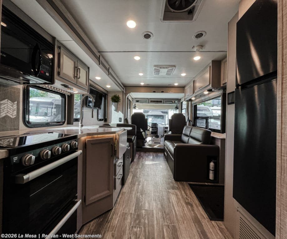 2022 Hurricane 31C by Thor Motor Coach from La Mesa | RecVan - West Sacramento in West Sacramento, California