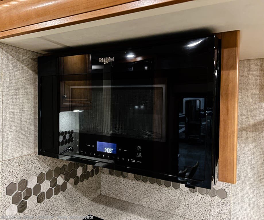 Used 2018 Newmar Bay Star 3009 available in West Sacramento, California