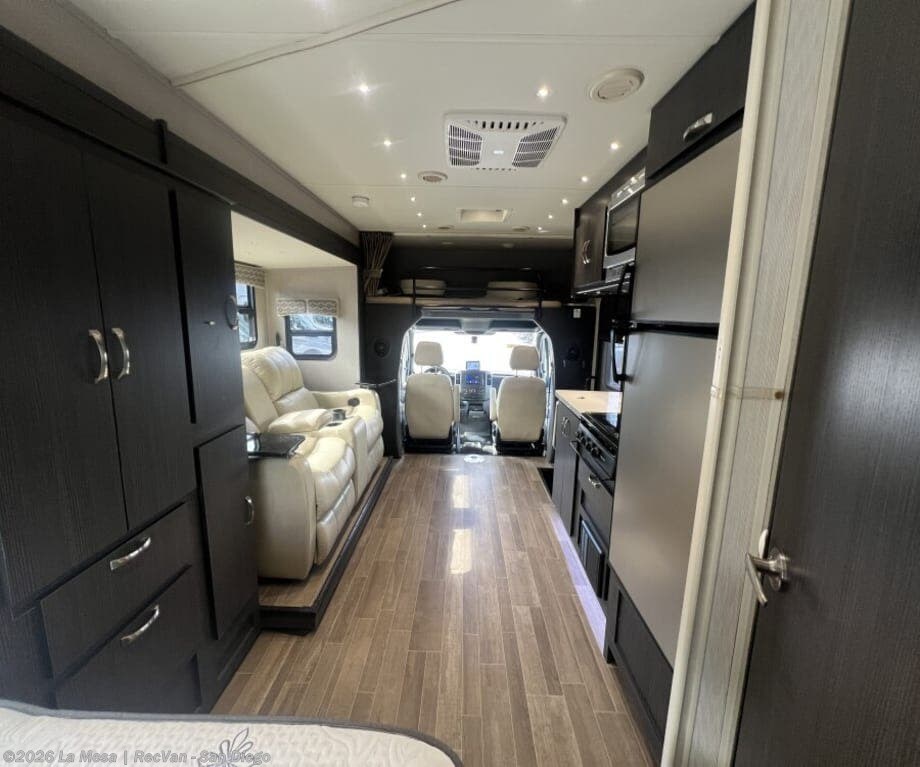 2020 ISATA 3 24FWM by Dynamax Corp from La Mesa | RecVan - San Diego in San Diego, California