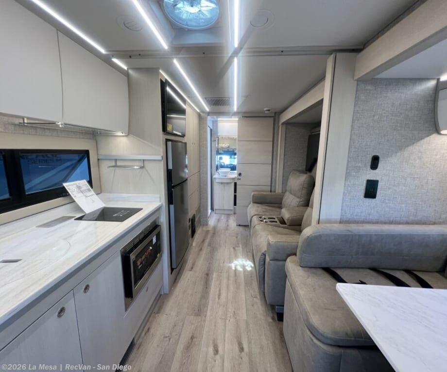 New 2027 Tiffin Wayfarer 25RW available in San Diego, California