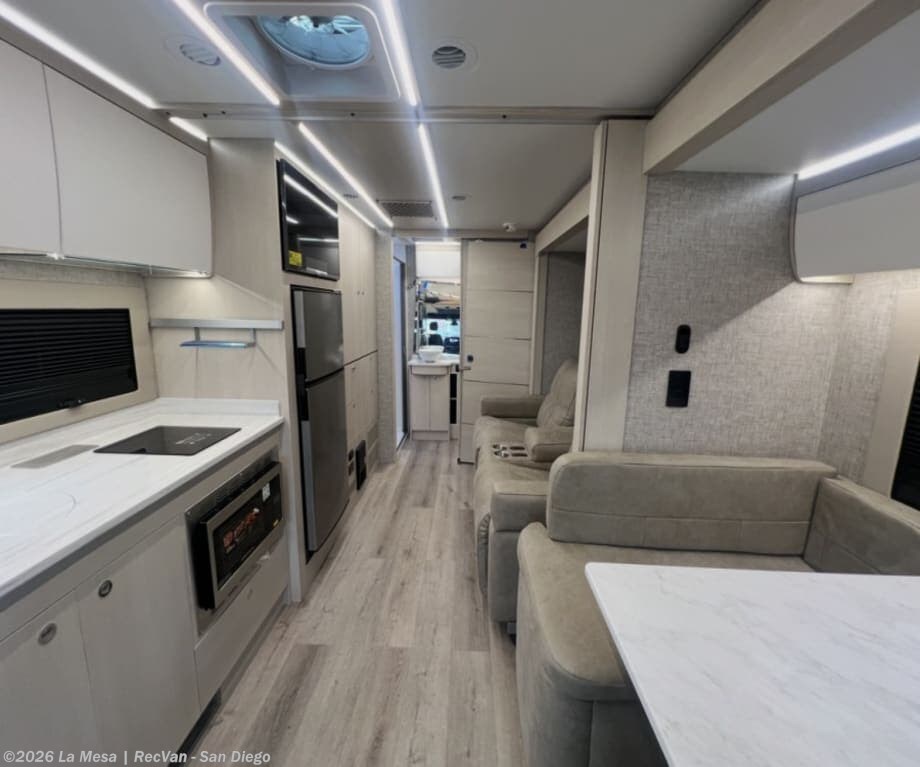 New 2027 Tiffin Wayfarer 25RW available in San Diego, California