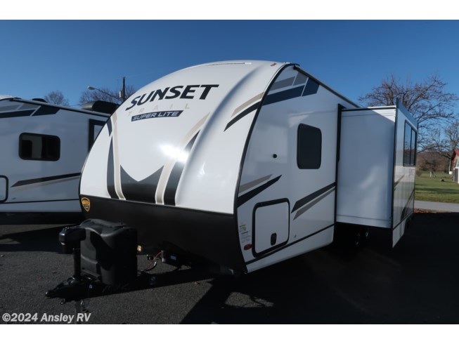 2022 Sunset Trail Super Lite SS242BH by CrossRoads from Ansley RV in Duncansville, Pennsylvania