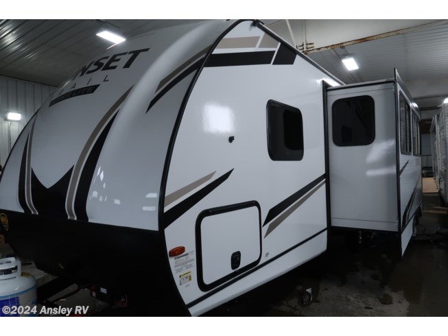 2022 CrossRoads Sunset Trail Super Lite SS253RB - New Travel Trailer For Sale by Ansley RV in Duncansville, Pennsylvania