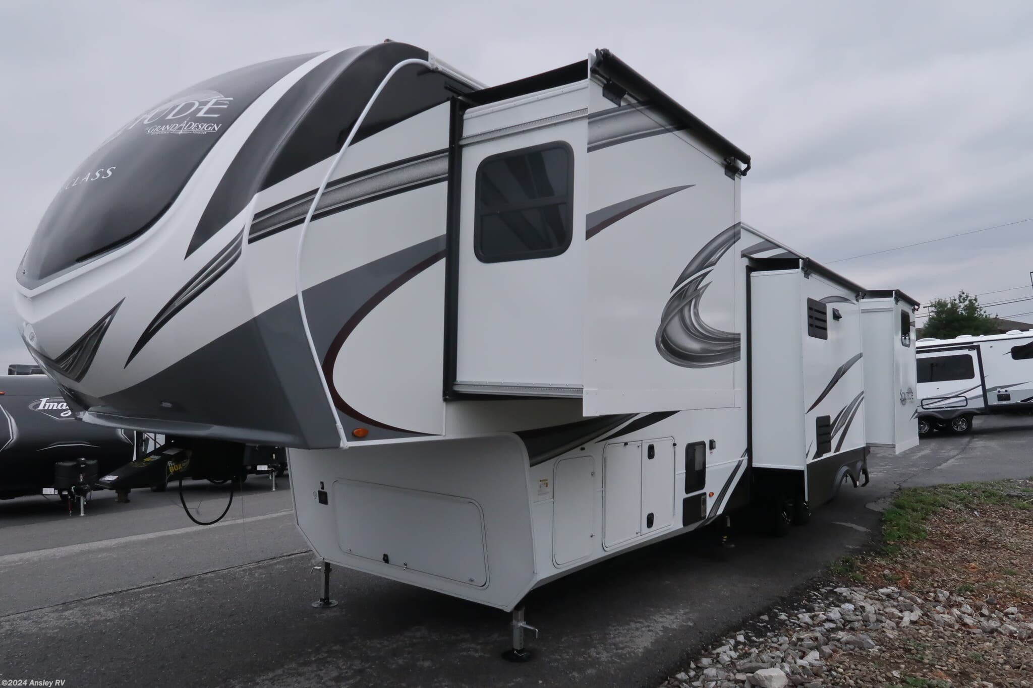 2022 Grand Design Solitude 3950BH RV for Sale in Duncansville, PA 16635