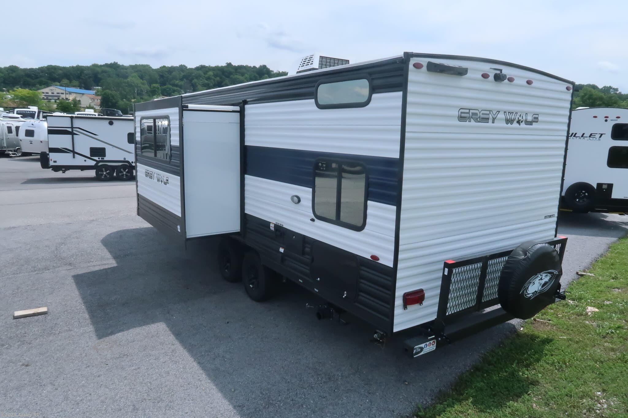 2024 Forest River Cherokee Grey Wolf 23DBH