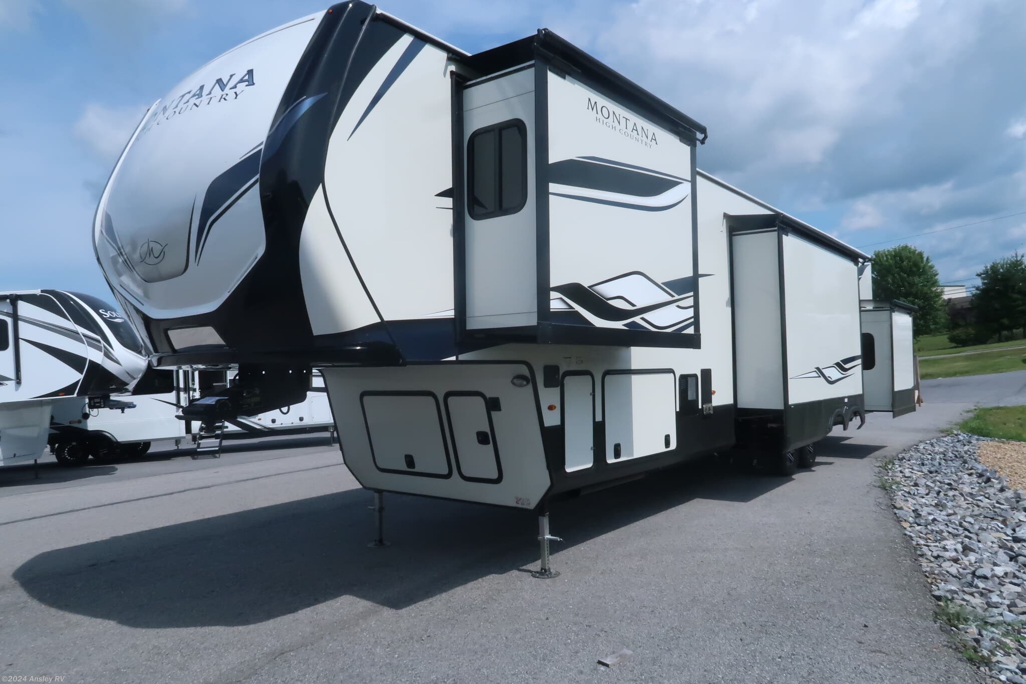 2024 Keystone Montana High Country 381TB RV for Sale in Duncansville