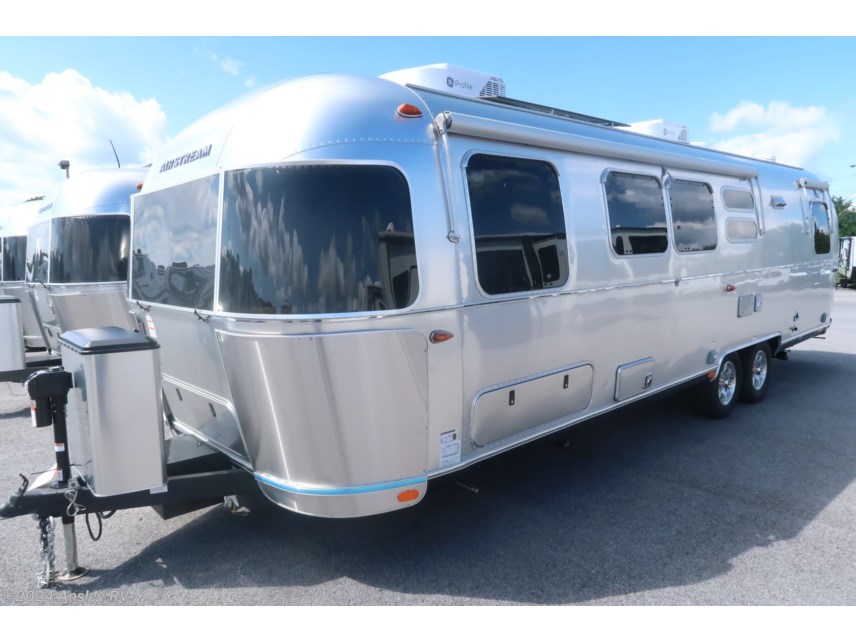 New 2024 Airstream Flying Cloud 30FB Bunk available in Duncansville, Pennsylvania
