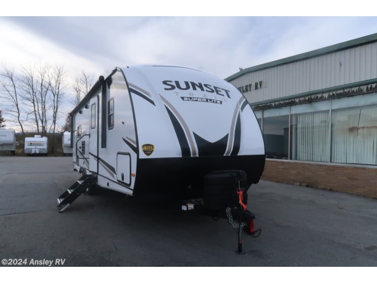New 2024 CrossRoads Sunset Trail Super Lite SS253RB available in Duncansville, Pennsylvania