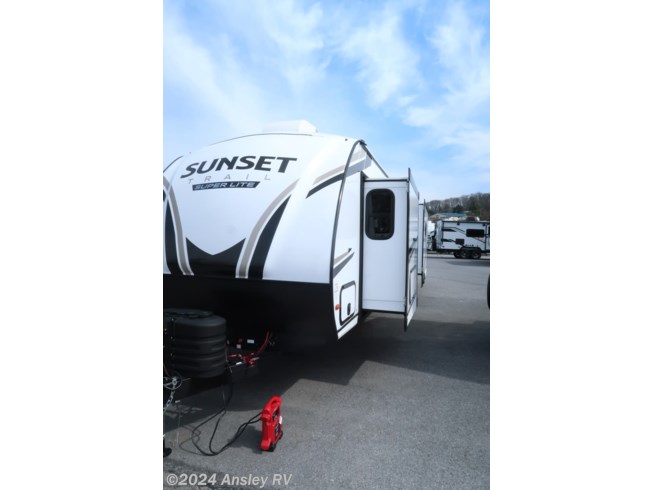 2024 Sunset Trail Super Lite SS330SI by CrossRoads from Ansley RV in Duncansville, Pennsylvania