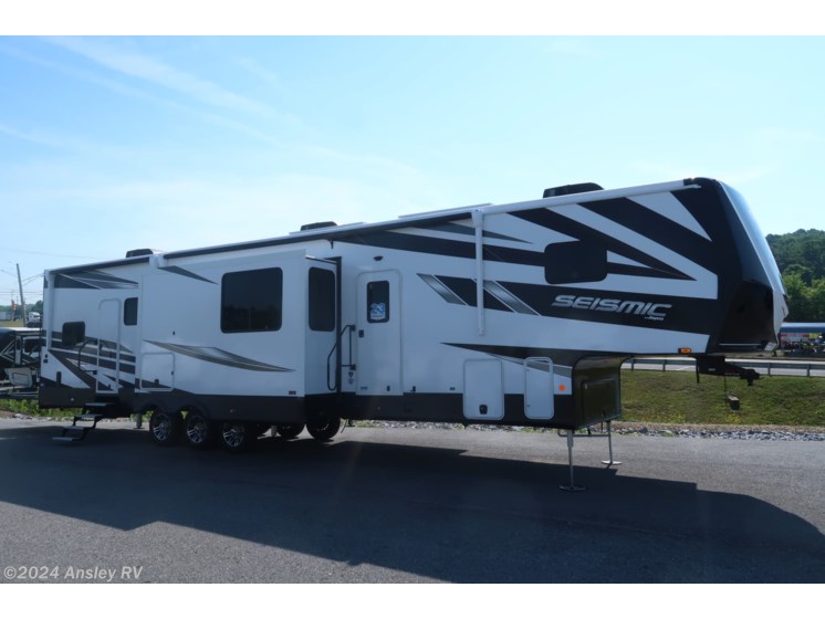 New 2024 Jayco Seismic 399 available in Duncansville, Pennsylvania