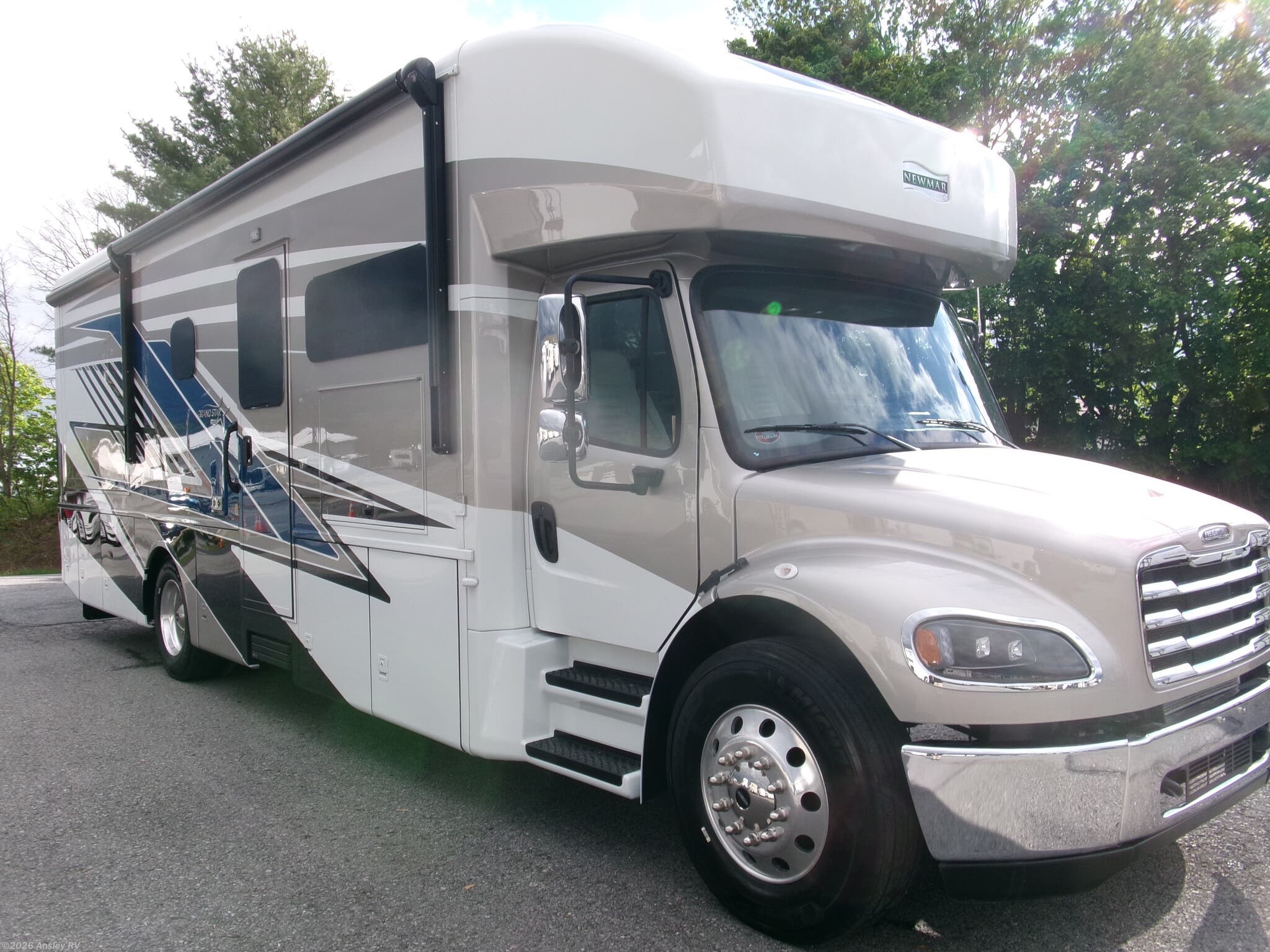 2026 Newmar Grand Star 3444 - New Class C For Sale by Ansley RV in Duncansville, Pennsylvania features Slideout, LP Detector, Dryer, Microwave, Satellite Radio