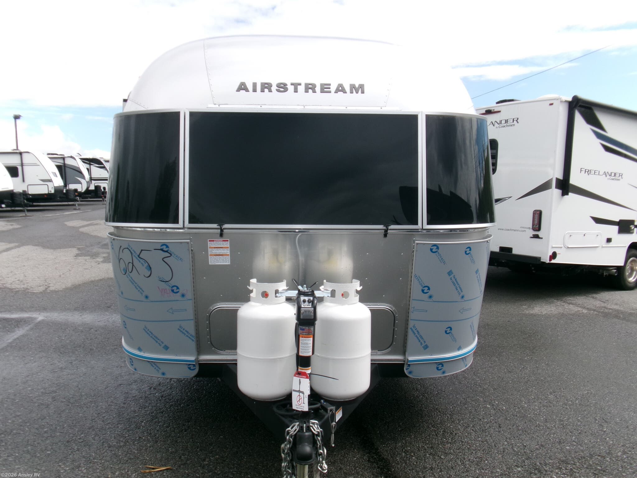 New 2025 Airstream Globetrotter 27FB available in Duncansville, Pennsylvania