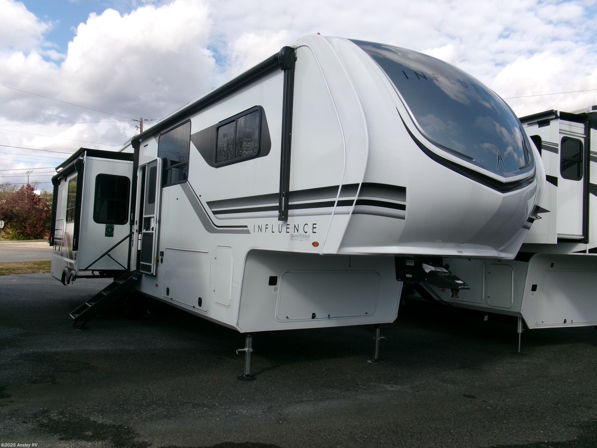 2025 Grand Design Influence 3203GK