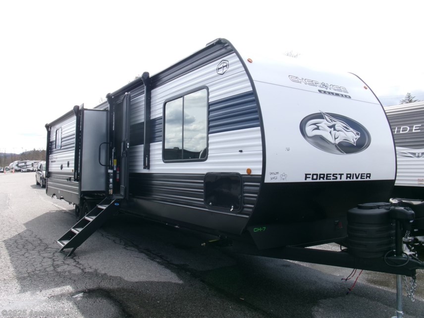 New 2025 Forest River Cherokee Wolf Den 304SR available in Duncansville, Pennsylvania