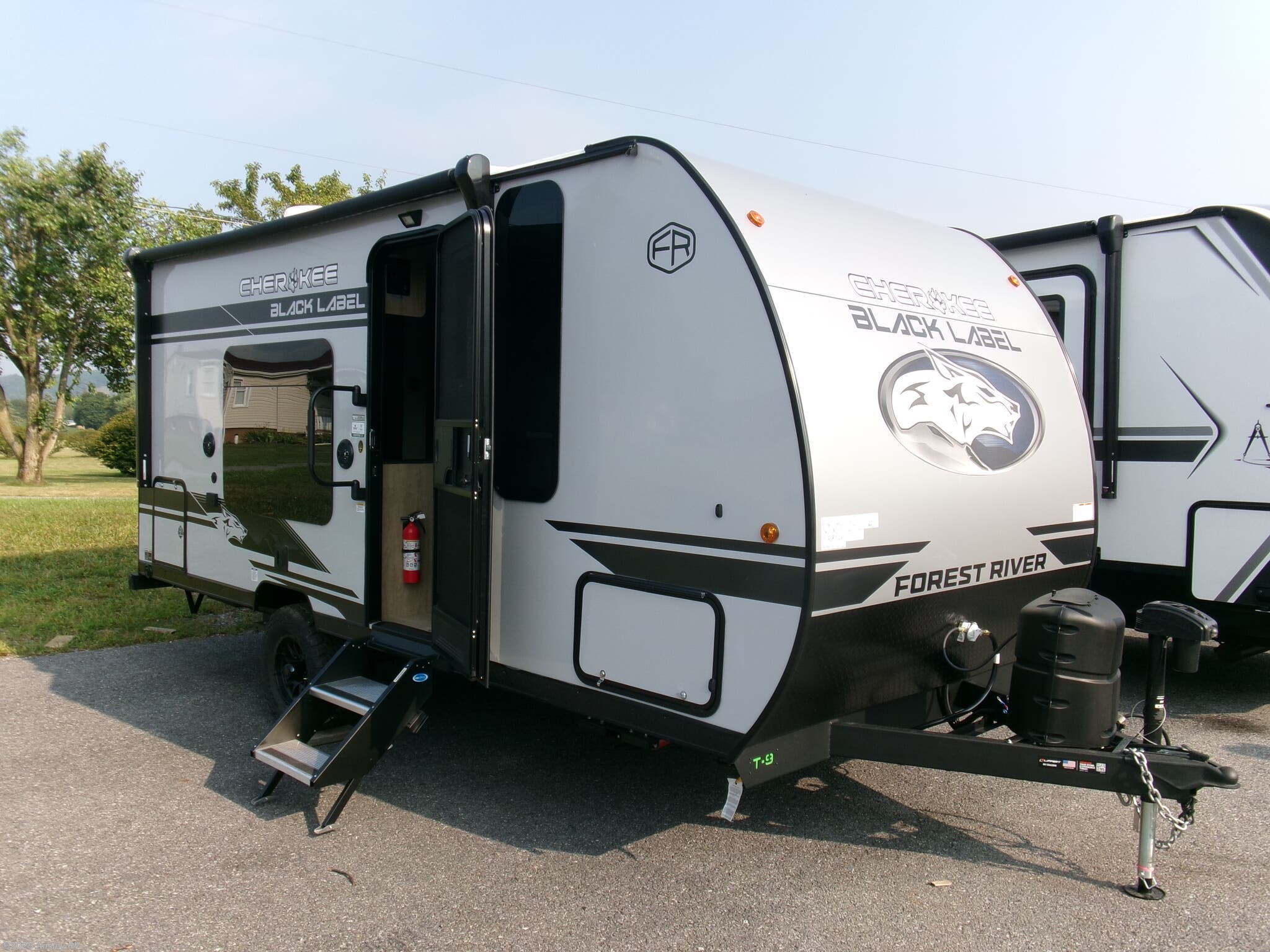 2026 Forest River Cherokee Wolf Pup Black Label 16FQWBL