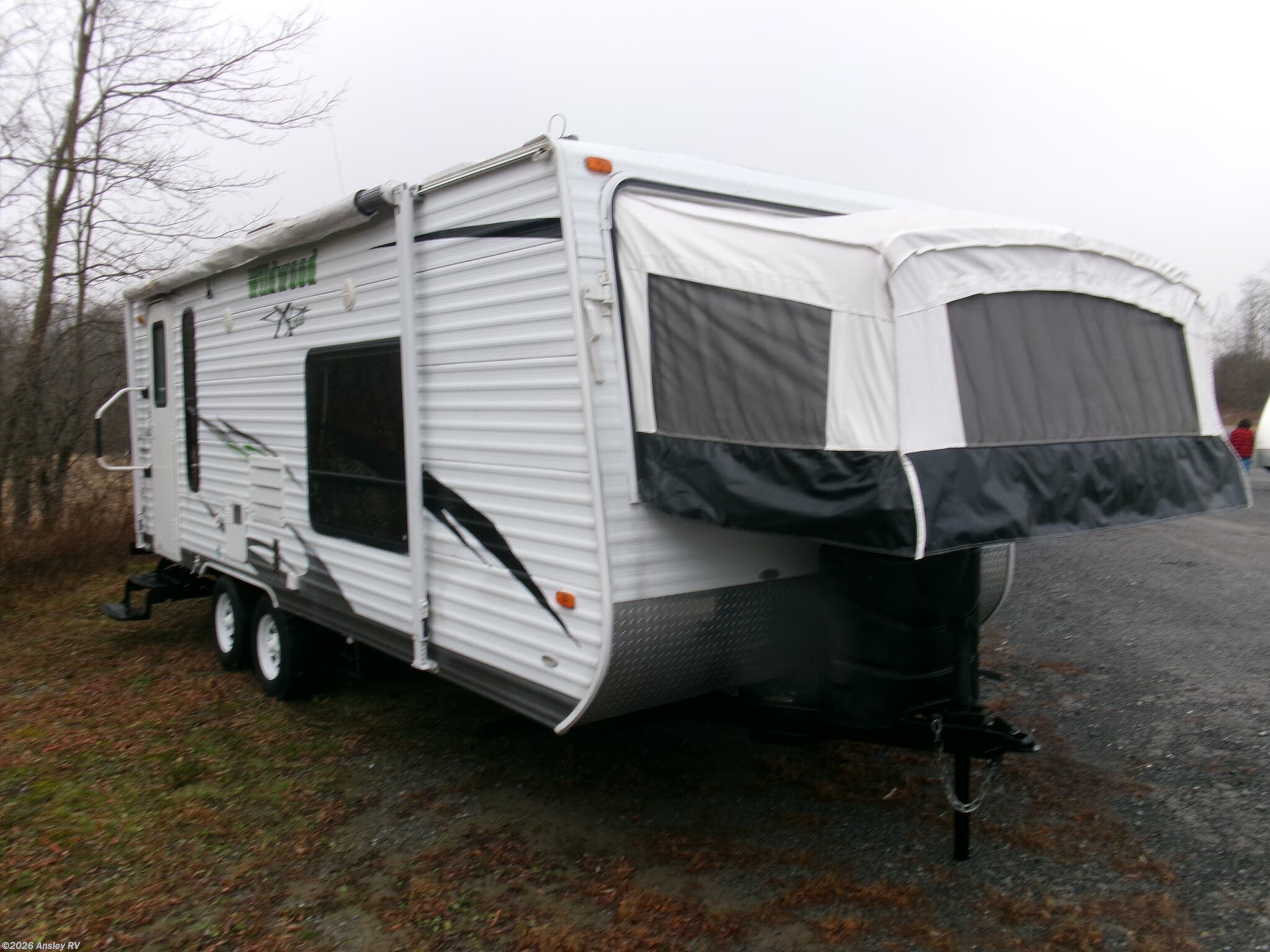 2012 Forest River Wildwood X-Lite 22EXL - Used Expandable Trailer For Sale by Ansley RV in Duncansville, Pennsylvania