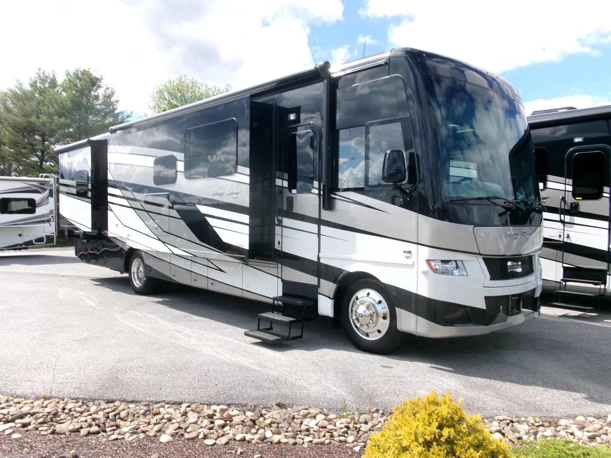 2026 Newmar Bay Star 3626 - New Class A For Sale by Ansley RV in Duncansville, Pennsylvania features Booth Dinette, Vanity, TV, Pillow Top Mattress, Pantry