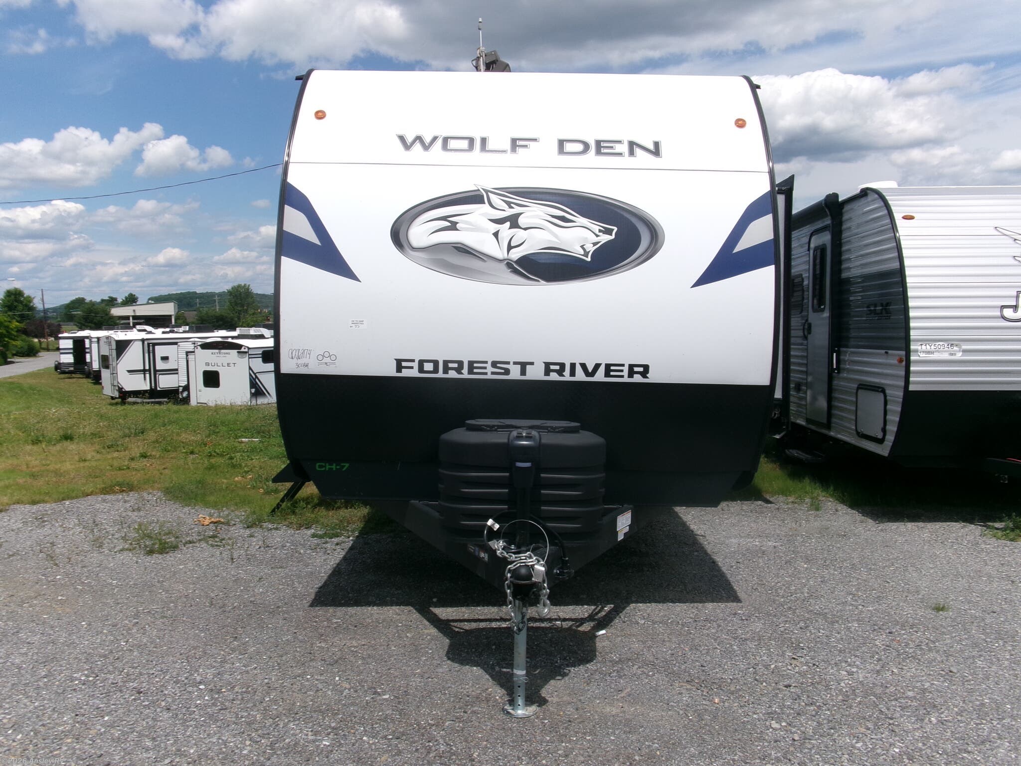 2027 Cherokee Wolf Den 301BH by Forest River from Ansley RV in Duncansville, Pennsylvania