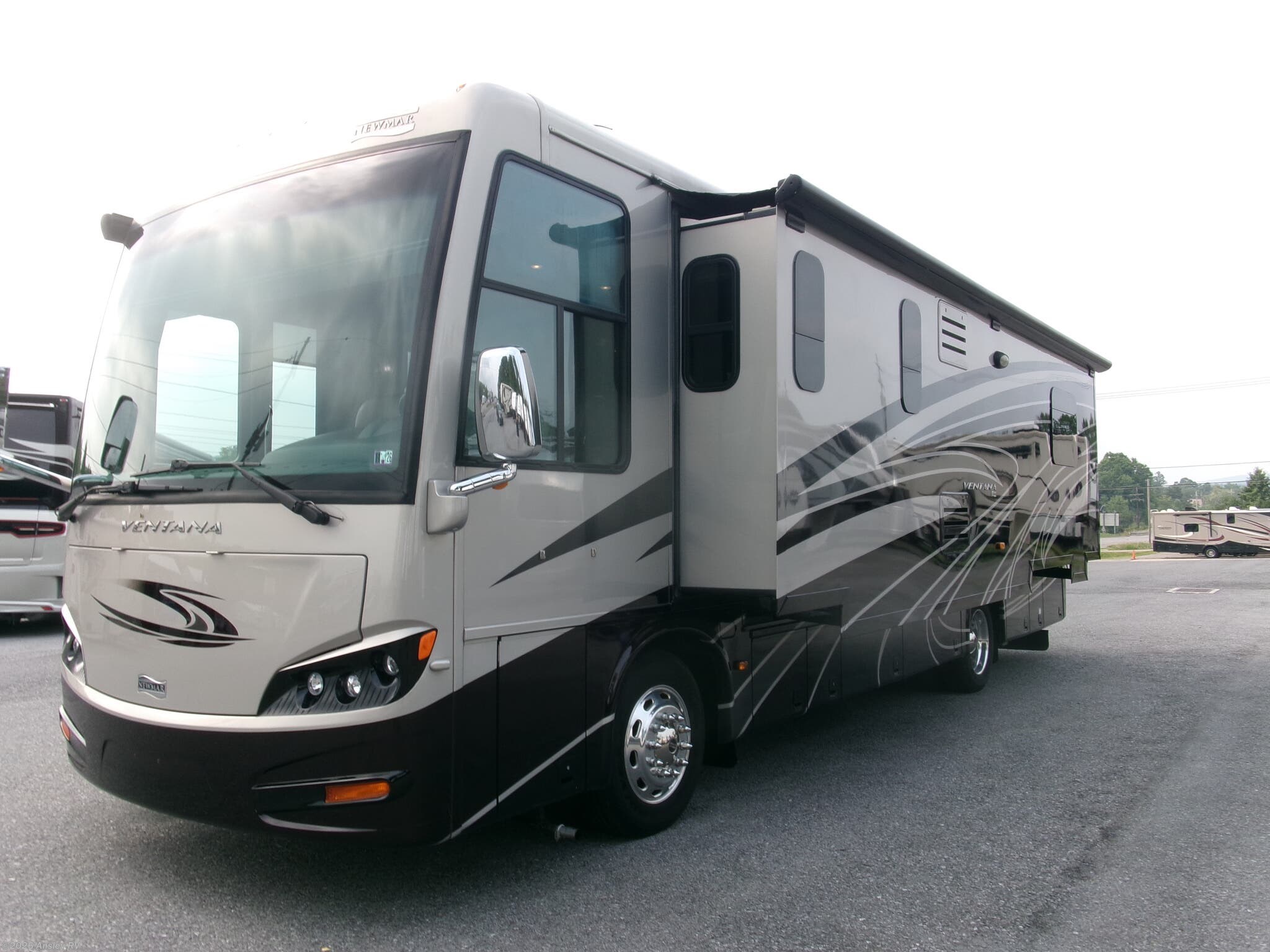 Used 2015 Newmar Ventana 3437 available in Duncansville, Pennsylvania