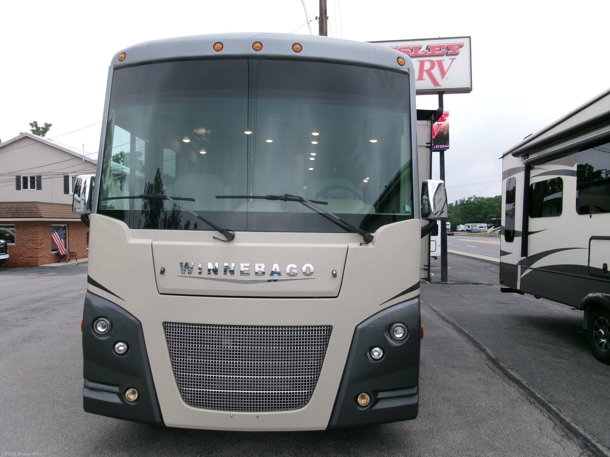 2022 Sunstar 31B by Winnebago from Ansley RV in Duncansville, Pennsylvania