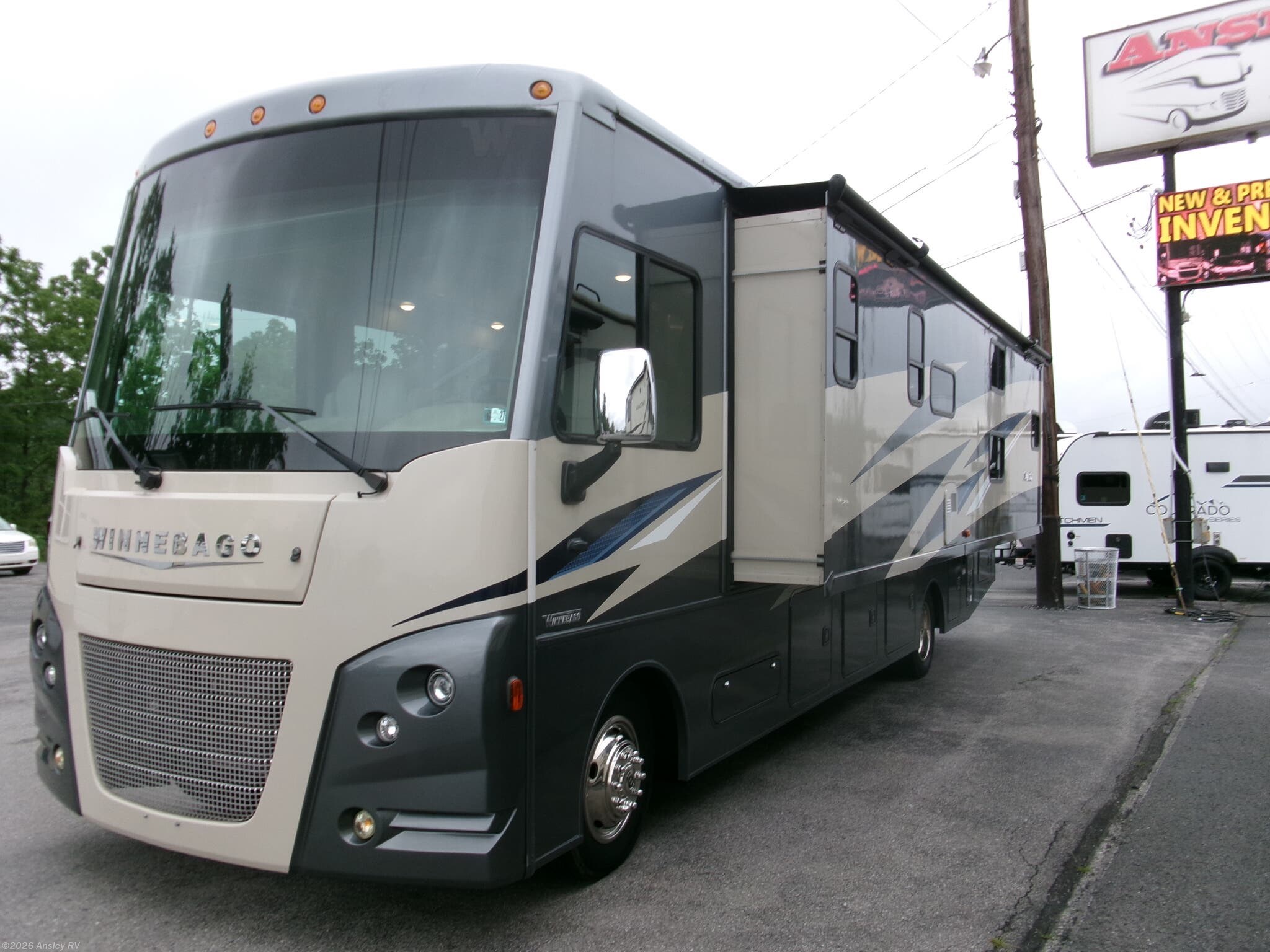 Used 2022 Winnebago Sunstar 31B available in Duncansville, Pennsylvania