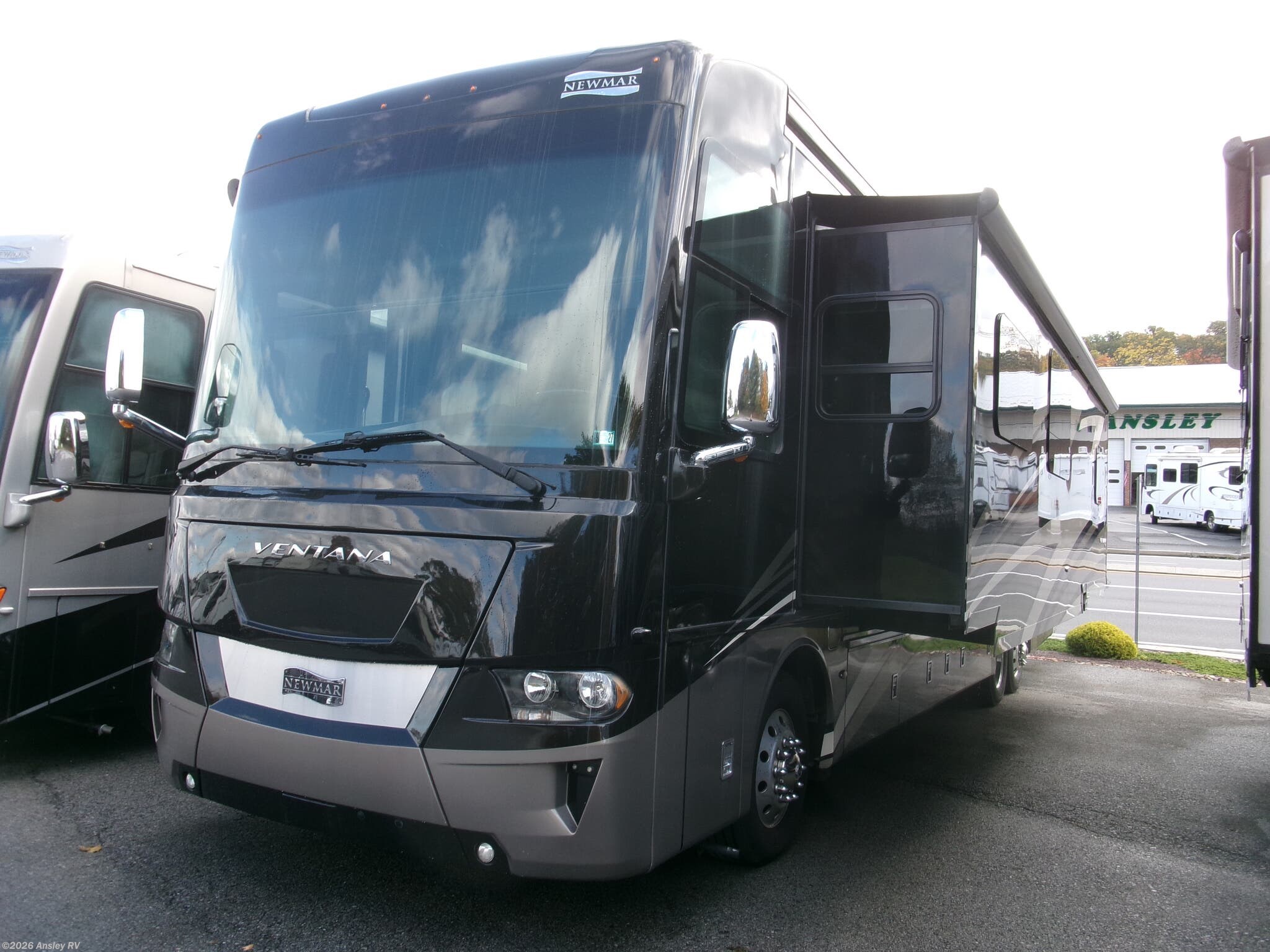 Used 2020 Newmar Ventana 4037 available in Duncansville, Pennsylvania