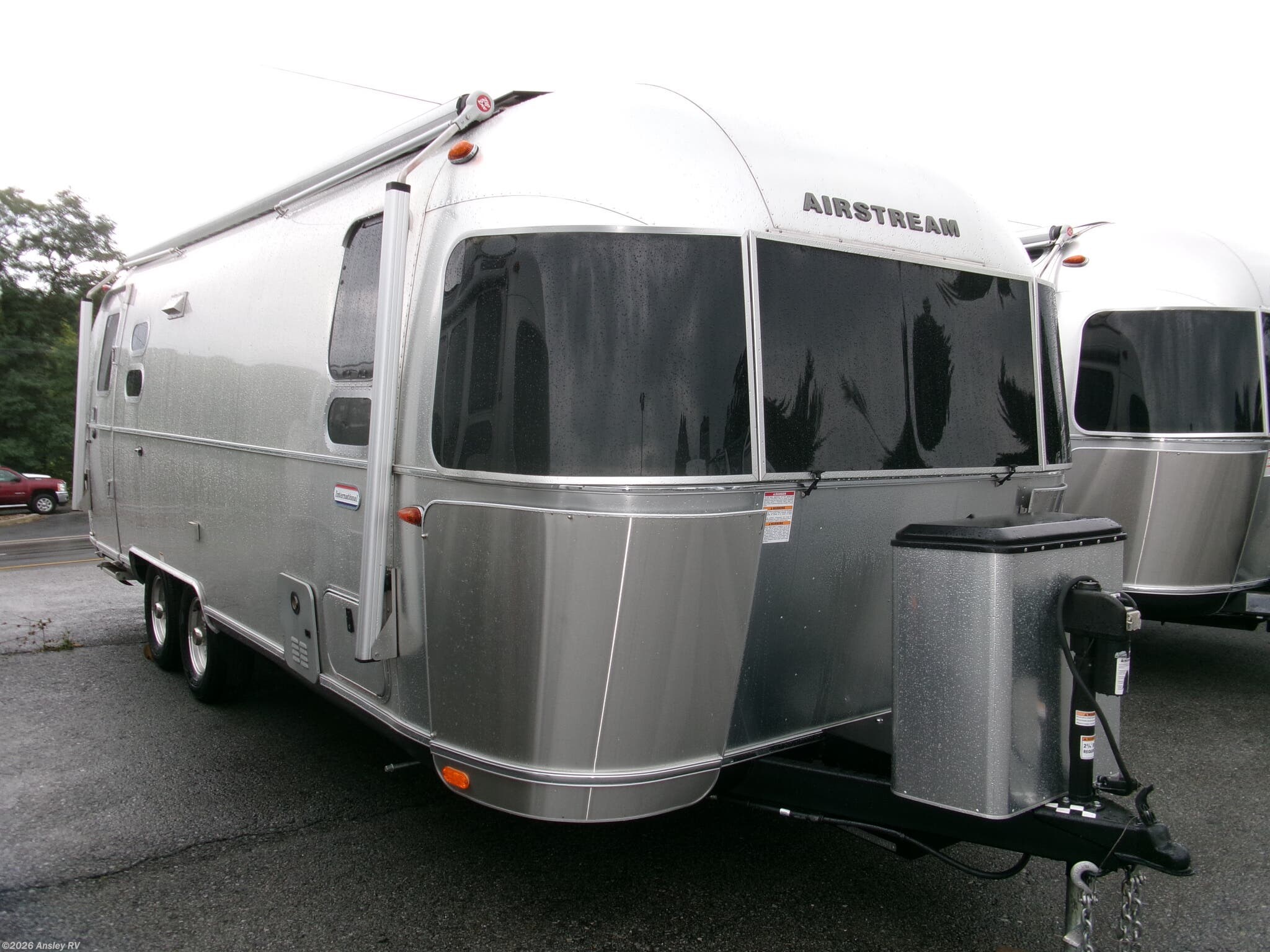 2024 Airstream International 25fb