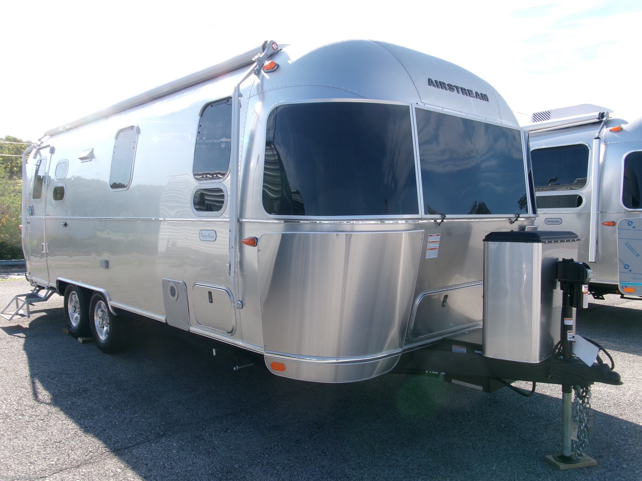 2027 Airstream Flying Cloud 27FB