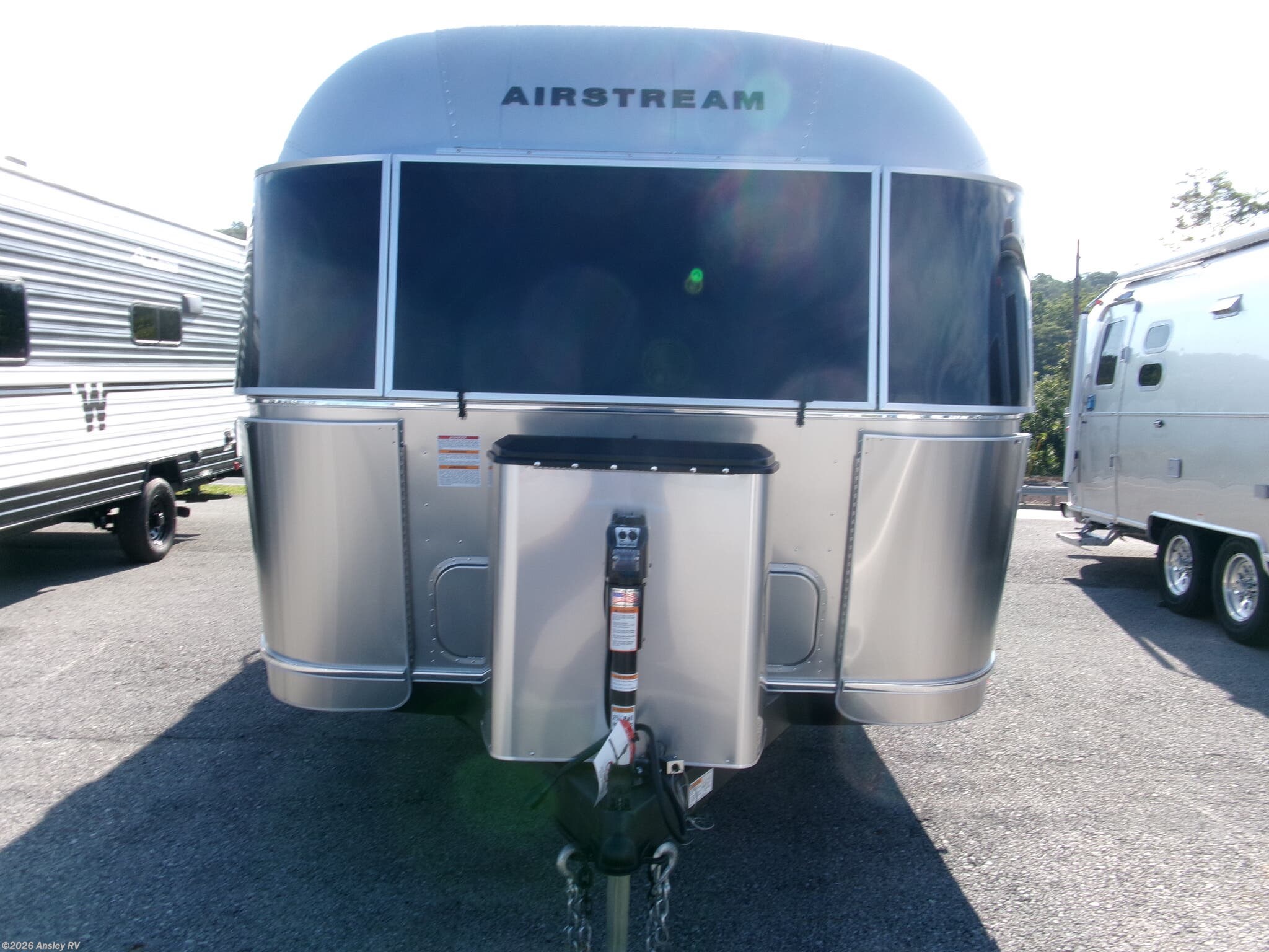 2027 Flying Cloud 27FB by Airstream from Ansley RV in Duncansville, Pennsylvania