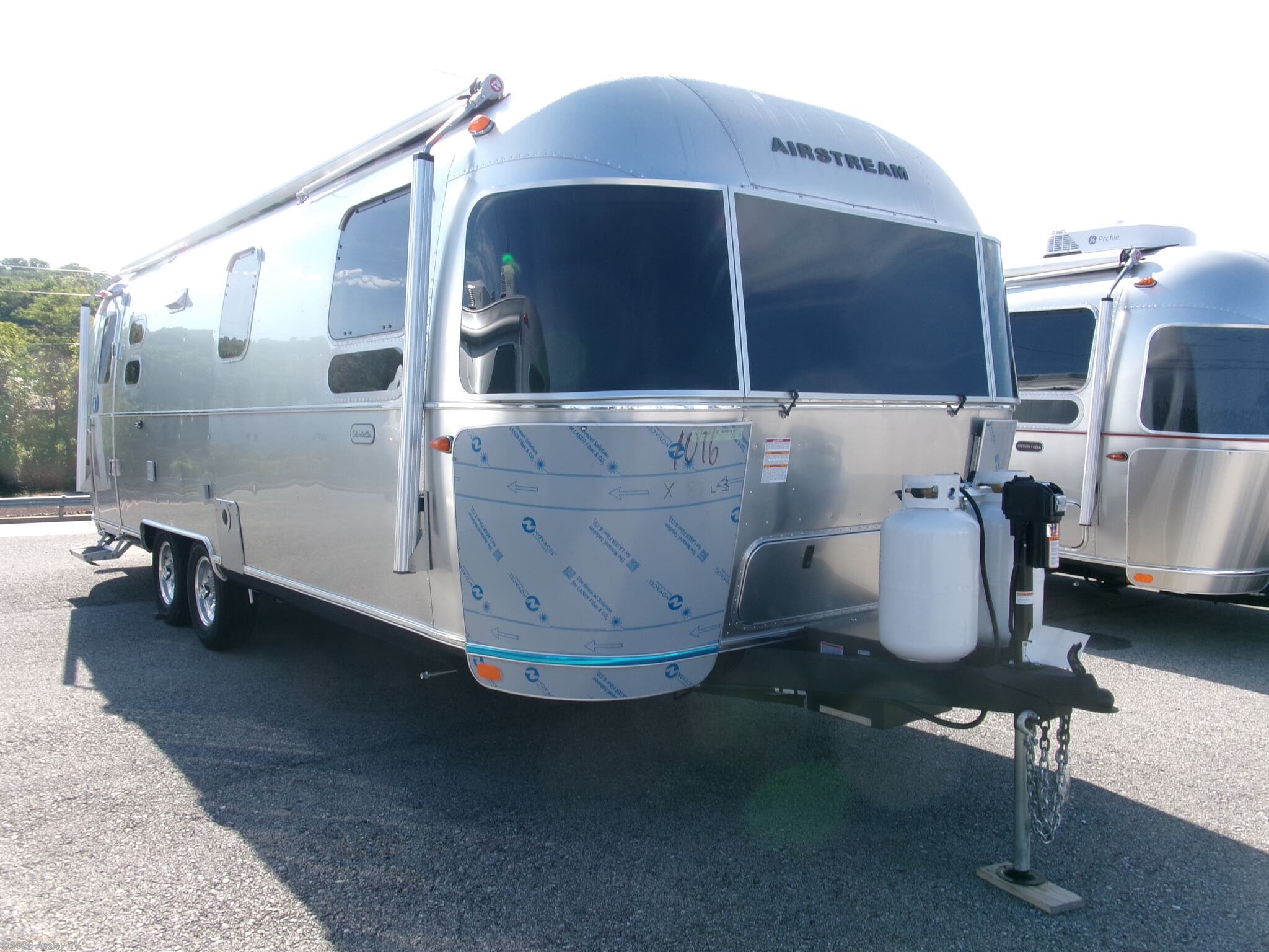 2027 Airstream Globetrotter 27FB