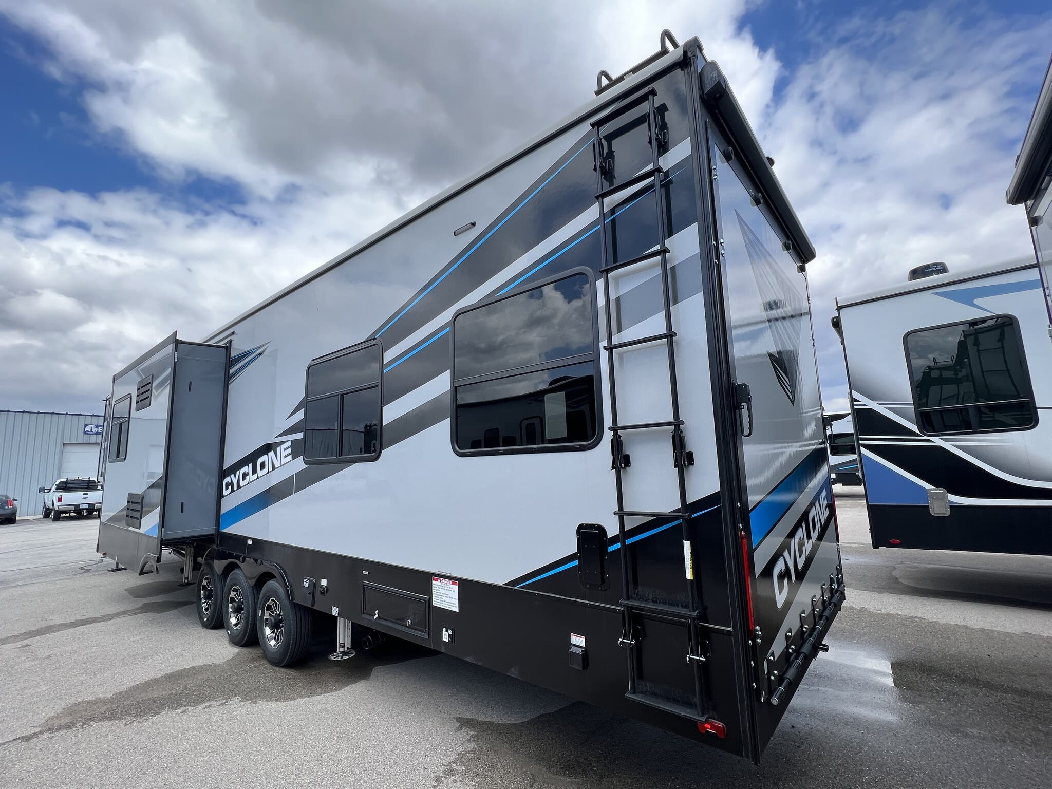 2023 Heartland Cyclone 4014C RV for Sale in Muskegon, MI 49442 30787