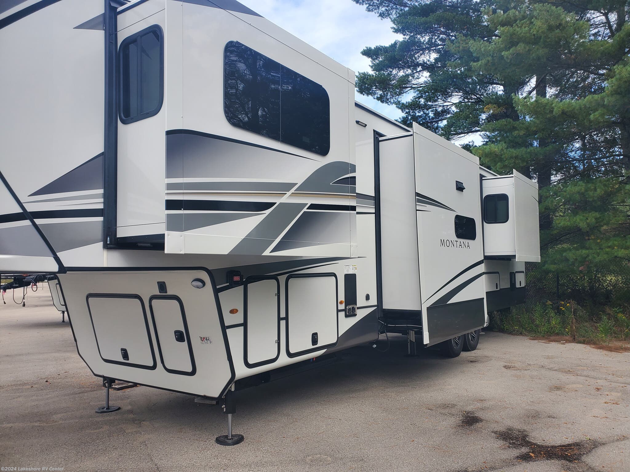 2024 Keystone Montana 3761FL RV for Sale in Muskegon, MI 49442 30967