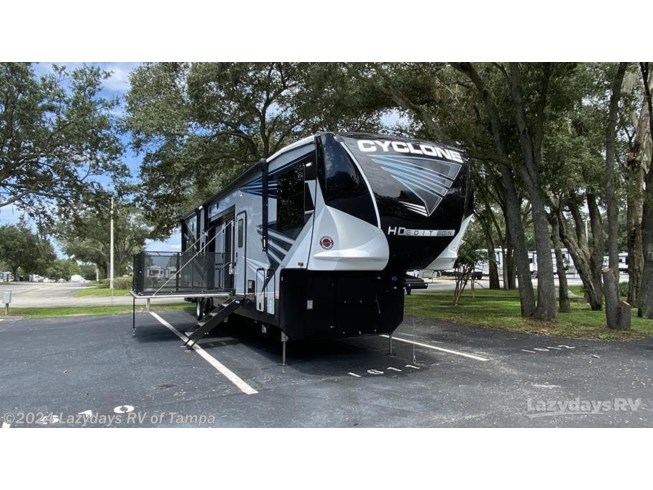 New 2022 Heartland Cyclone 4270 available in Seffner, Florida