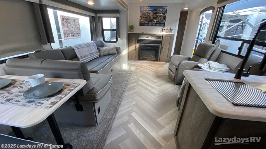 2023 Forest River Wildwood 27RK RV for Sale in Seffner, FL 33584