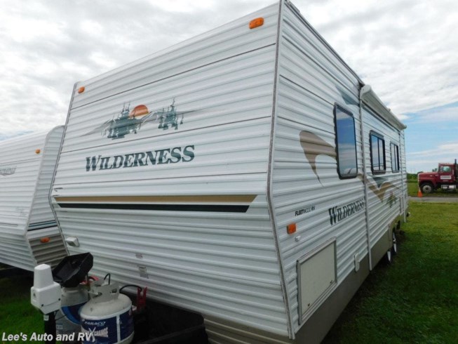 fleetwood wilderness travel trailer specs
