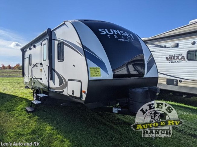 Used 2019 CrossRoads Sunset Trail Super Lite SS222RB available in Ellington, Connecticut