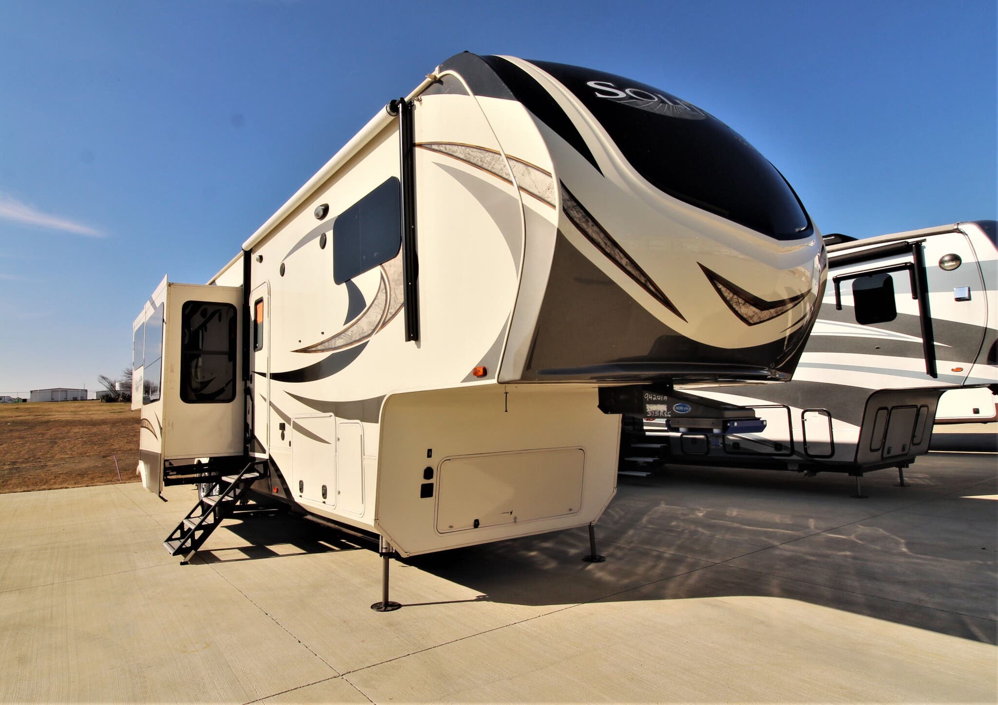 2018 Grand Design Solitude 375RES RV For Sale In Sanger TX 76266 